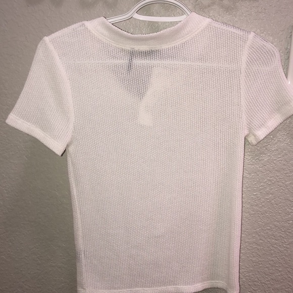 A cute sheer white top - Picture 4 of 4